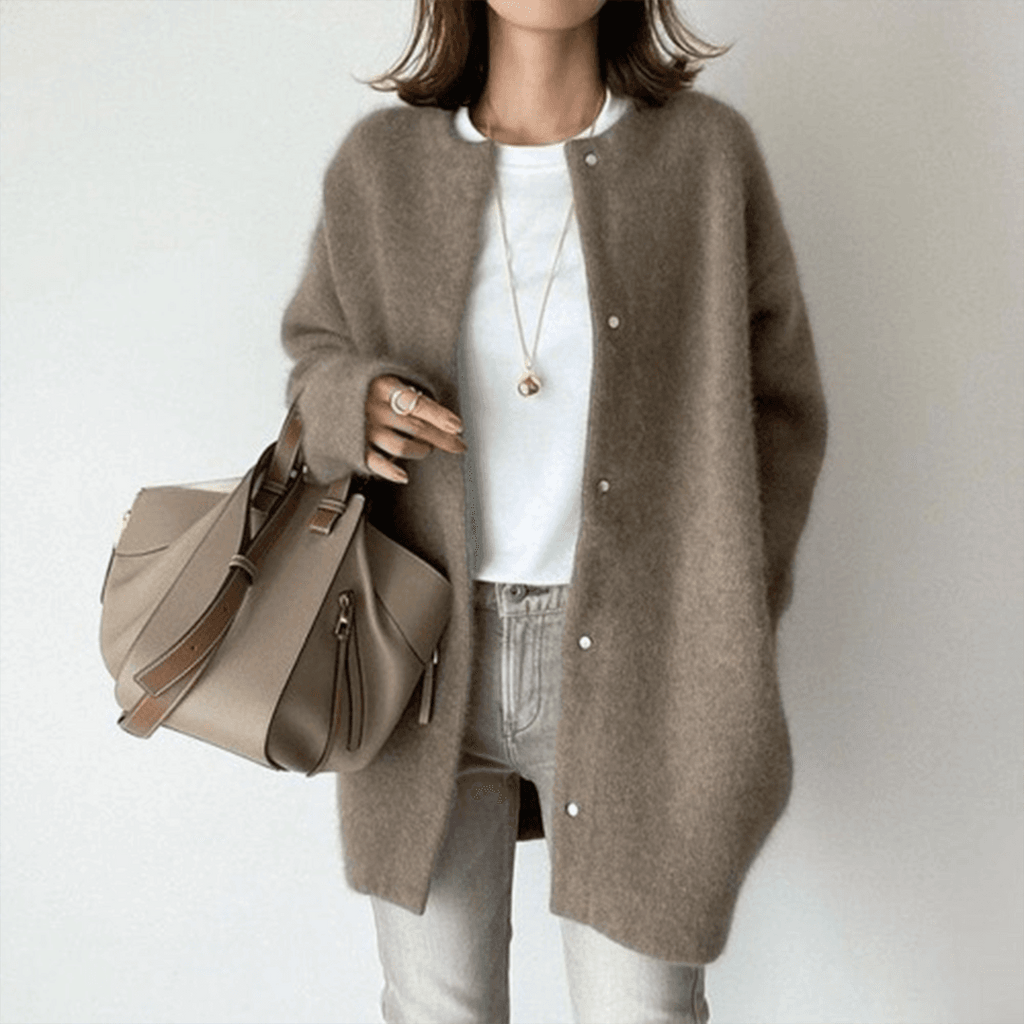 Women's longline cardigan with round neckline, long sleeves and snap button front