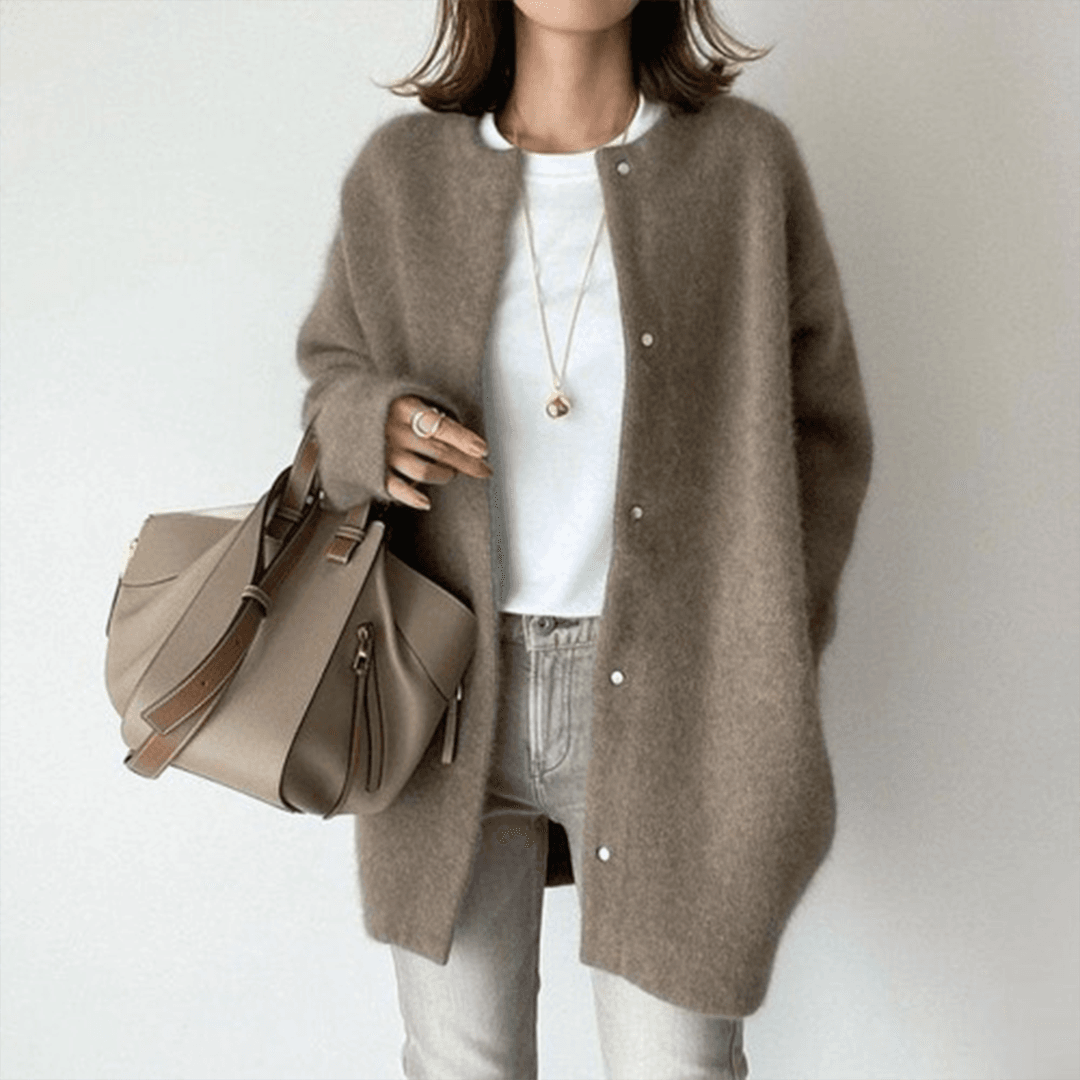 Women's longline cardigan with round neckline, long sleeves and snap button front
