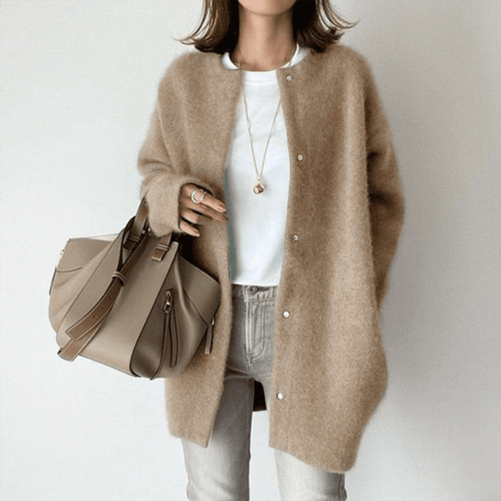 Women's longline cardigan with round neckline, long sleeves and snap button front