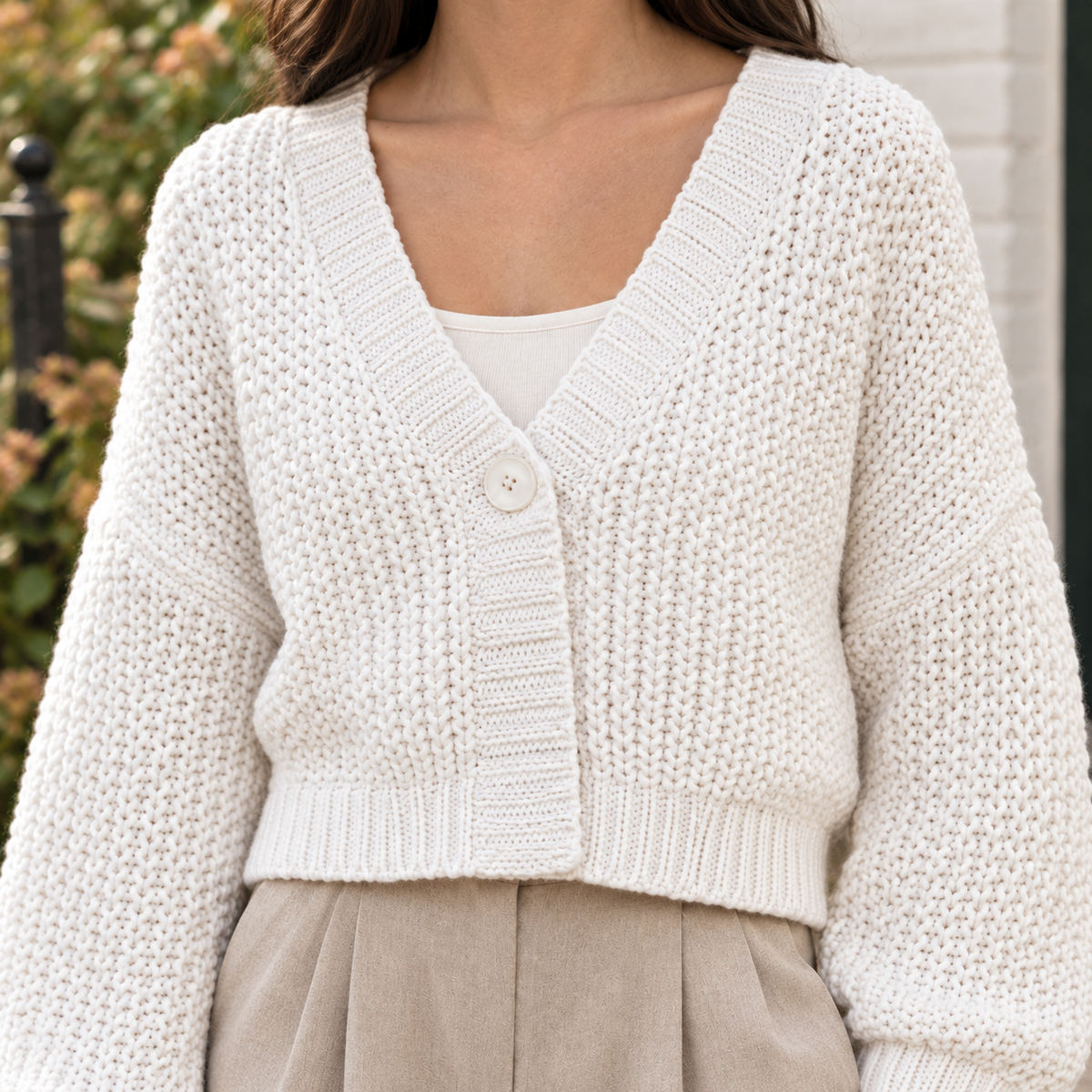 Women’s Cropped Chunky Knit V-Neck Cardigan