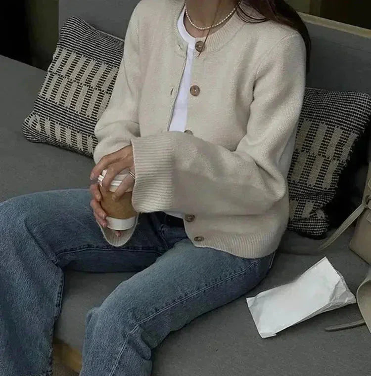 Women's Fitted Button-Front Knit Cardigan with Patch Pockets